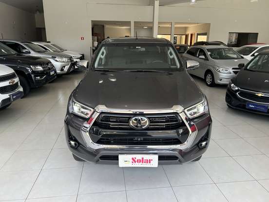 TOYOTA-HILUX-2023