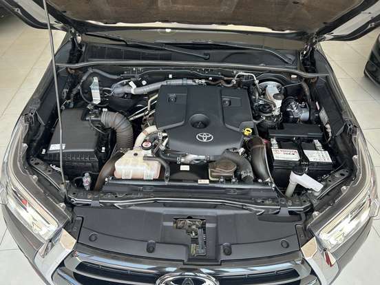 TOYOTA-HILUX-2023
