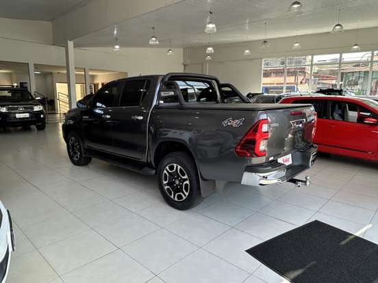 TOYOTA-HILUX-2.8 D-4D TURBO DIESEL CD SRX LIMITED 4X4 AUTOMÁTICO TOYOTA-HILUX-2023