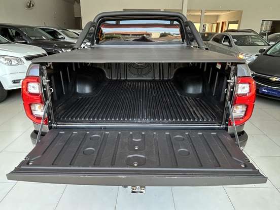 TOYOTA-HILUX-2.8 D-4D TURBO DIESEL CD SRX LIMITED 4X4 AUTOMÁTICO TOYOTA-HILUX-2023