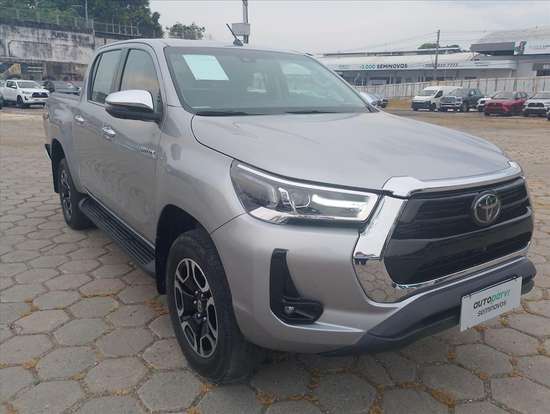 TOYOTA-HILUX-2023