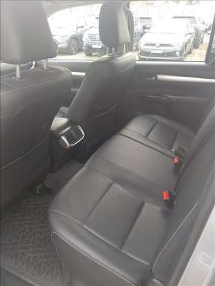TOYOTA-HILUX-2023
