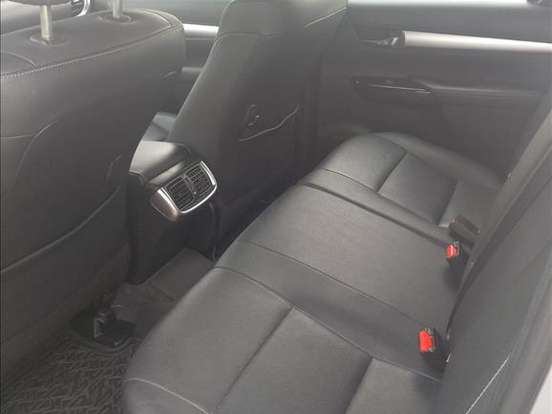 TOYOTA-HILUX-2.8 D-4D TURBO DIESEL CD SRX LIMITED 4X4 AUTOMÁTICO TOYOTA-HILUX-2023
