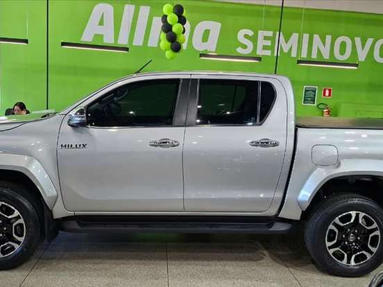 TOYOTA-HILUX-2.8 D-4D TURBO DIESEL CD SRX PLUS 4X4 AUTOMÁTICO TOYOTA-HILUX-2024