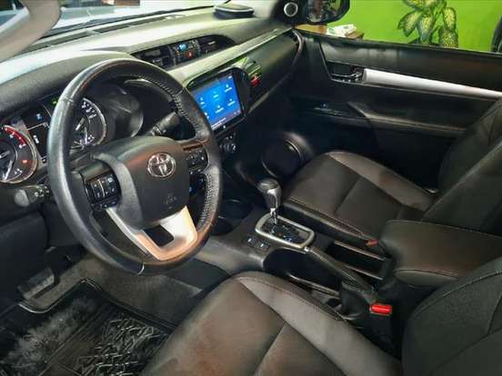 TOYOTA-HILUX-2.8 D-4D TURBO DIESEL CD SRX PLUS 4X4 AUTOMÁTICO TOYOTA-HILUX-2024