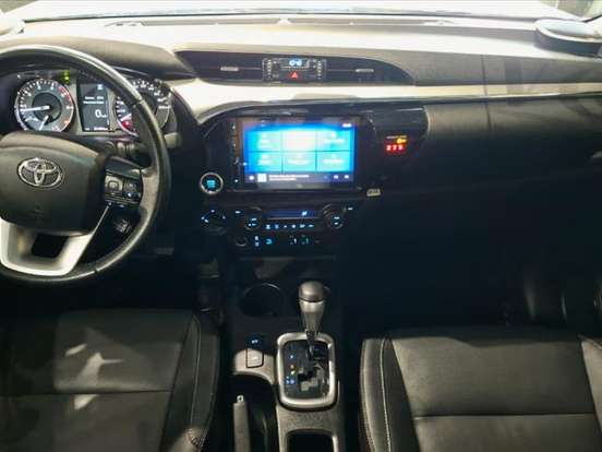 TOYOTA-HILUX-2.8 D-4D TURBO DIESEL CD SRX PLUS 4X4 AUTOMÁTICO TOYOTA-HILUX-2024