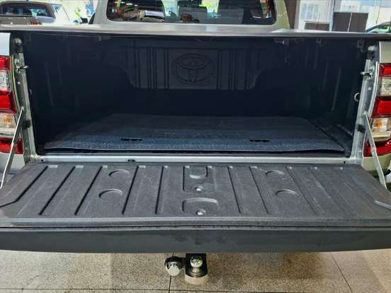 TOYOTA-HILUX-2.8 D-4D TURBO DIESEL CD SRX PLUS 4X4 AUTOMÁTICO TOYOTA-HILUX-2024