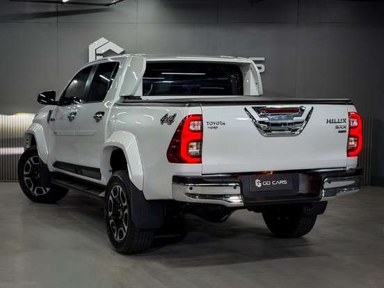 TOYOTA-HILUX-2025