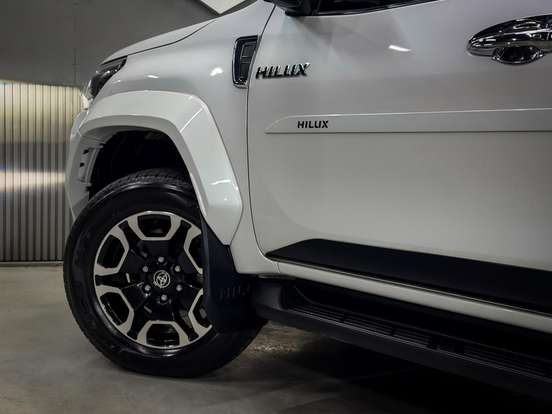 TOYOTA-HILUX-2025