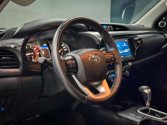 TOYOTA-HILUX-2025