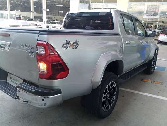TOYOTA-HILUX-2024
