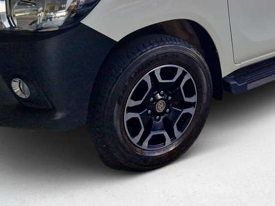 TOYOTA-HILUX-2.8 D-4D TURBO DIESEL CS 4X4 AUTOMÁTICO TOYOTA-HILUX-2025