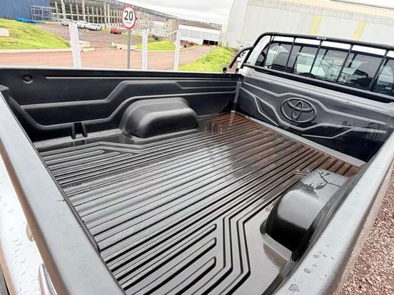 TOYOTA-HILUX-2023