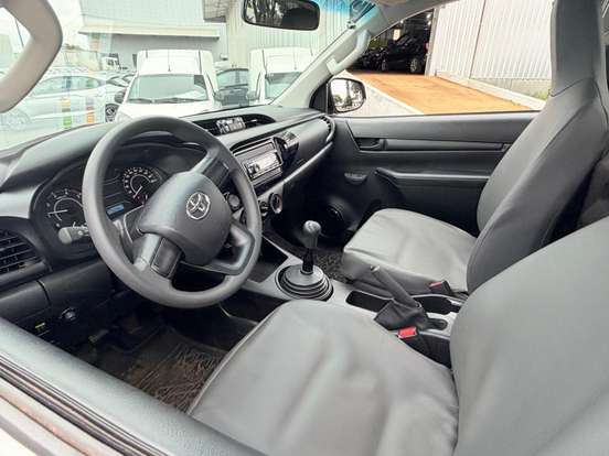 TOYOTA-HILUX-2023