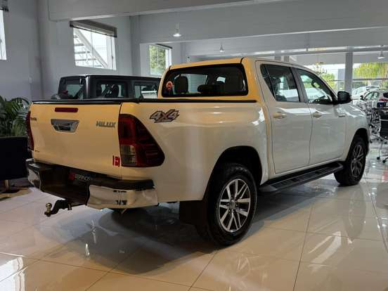 TOYOTA-HILUX-2.8 SR 4X4 CD 16V DIESEL 4P AUTOMÁTICO TOYOTA-HILUX-2020