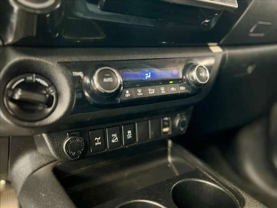 TOYOTA-HILUX-2017