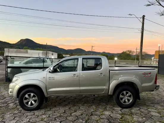 TOYOTA-HILUX-3.0 SRV 4X4 CD 16V TURBO INTERCOOLER DIESEL 4P AUTOMÁTICO TOYOTA-HILUX-2009