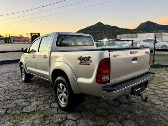 TOYOTA-HILUX-3.0 SRV 4X4 CD 16V TURBO INTERCOOLER DIESEL 4P AUTOMÁTICO TOYOTA-HILUX-2009