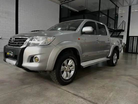 TOYOTA-HILUX-2015