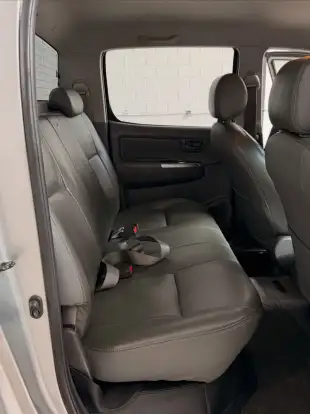 TOYOTA-HILUX-2015