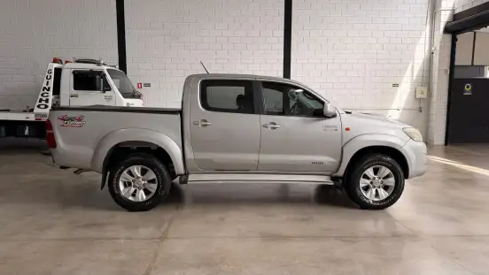 TOYOTA-HILUX-2015