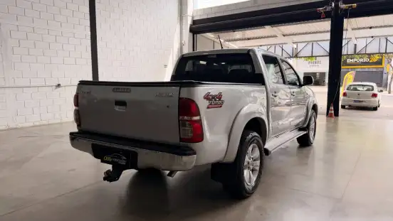 TOYOTA-HILUX-2015