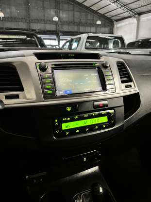 TOYOTA-HILUX-2014