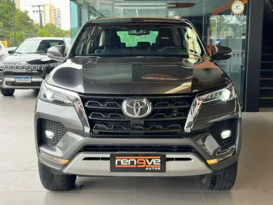 TOYOTA-HILUX SW4-2.7 VVT-i FLEX SRV 7L 4X2 AUTOMÁTICO TOYOTA-HILUX SW4-2021