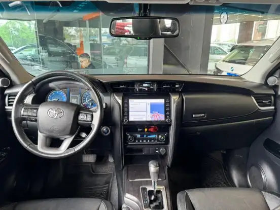 TOYOTA-HILUX SW4-2.7 VVT-i FLEX SRV 7L 4X2 AUTOMÁTICO TOYOTA-HILUX SW4-2021