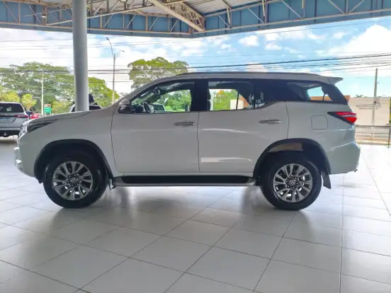 TOYOTA-HILUX SW4-2.8 D-4D TURBO DIESEL SRX 7L 4X4 AUTOMÁTICO TOYOTA-HILUX SW4-2023