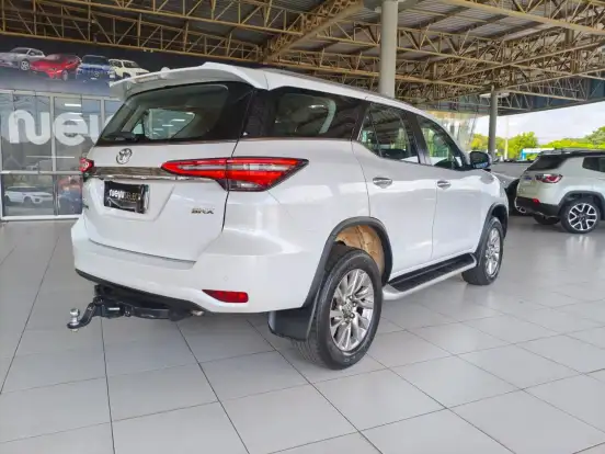 TOYOTA-HILUX SW4-2023