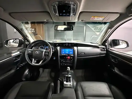 TOYOTA-HILUX SW4-2025