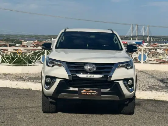 TOYOTA-HILUX SW4-2.8 SRX 4X4 7 LUGARES 16V TURBO INTERCOOLER DIESEL 4P AUTOMÁTICO TOYOTA-HILUX SW4-2017