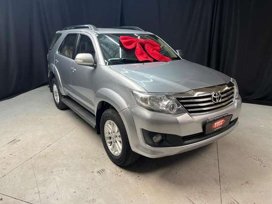TOYOTA-HILUX SW4-2.7 SR 4X2 16V FLEX 4P AUTOMÁTICO TOYOTA-HILUX SW4-2015