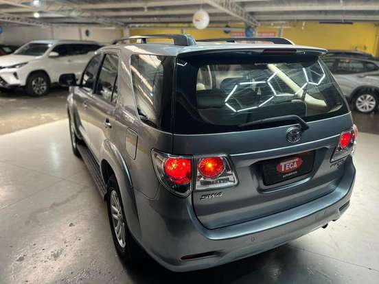 TOYOTA-HILUX SW4-2015