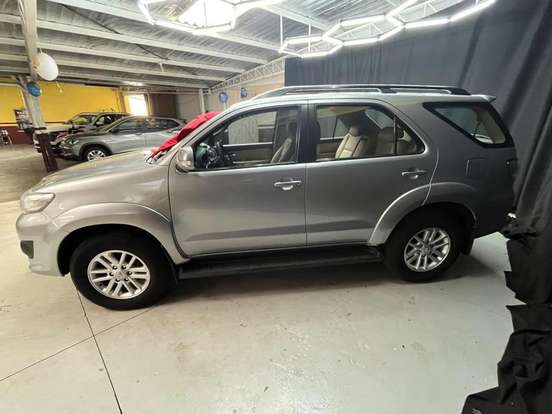 TOYOTA-HILUX SW4-2015