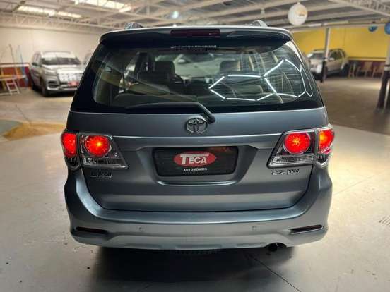 TOYOTA-HILUX SW4-2015