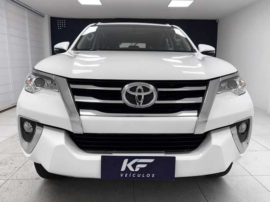 TOYOTA-HILUX SW4-2.7 SRV 7 LUGARES 4X2 16V FLEX 4P AUTOMÁTICO TOYOTA-HILUX SW4-2018