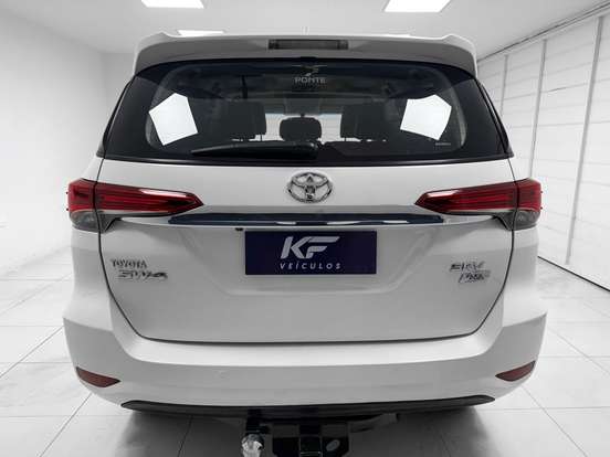 TOYOTA-HILUX SW4-2.7 SRV 7 LUGARES 4X2 16V FLEX 4P AUTOMÁTICO TOYOTA-HILUX SW4-2018