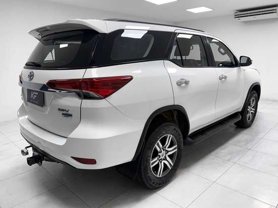 TOYOTA-HILUX SW4-2.7 SRV 7 LUGARES 4X2 16V FLEX 4P AUTOMÁTICO TOYOTA-HILUX SW4-2018