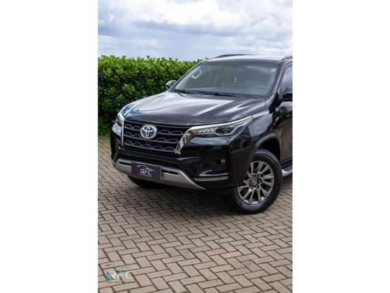 TOYOTA-HILUX SW4-2.7 VVT-i FLEX SRV 7L 4X2 AUTOMÁTICO TOYOTA-HILUX SW4-2021