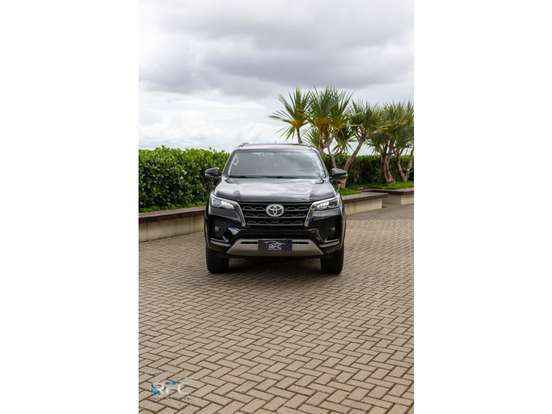 TOYOTA-HILUX SW4-2.7 VVT-i FLEX SRV 7L 4X2 AUTOMÁTICO TOYOTA-HILUX SW4-2021