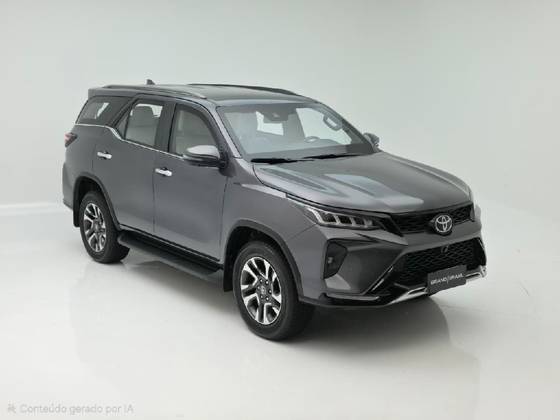 TOYOTA HILUX SW4 2.8 D-4D TURBO DIESEL DIAMOND 7L 4X4 AUTOMÁTICO