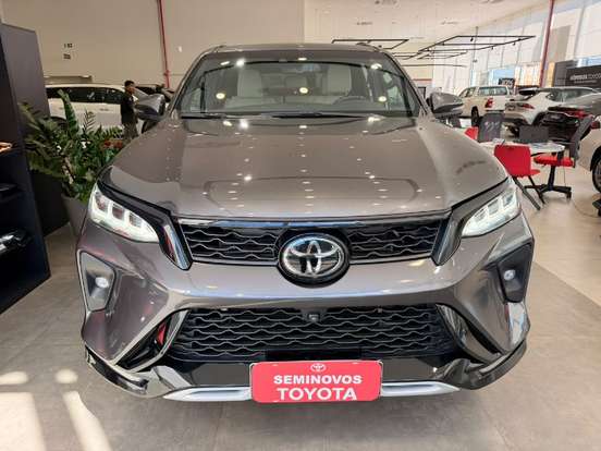 TOYOTA-HILUX SW4-2023