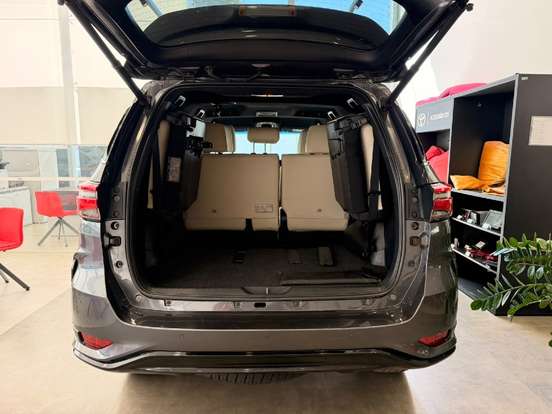 TOYOTA-HILUX SW4-2023