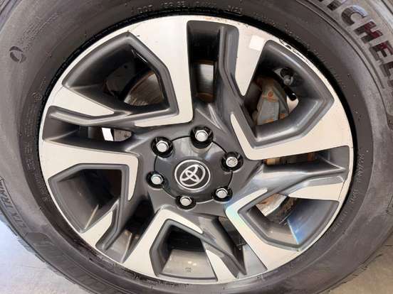 TOYOTA-HILUX SW4-2023