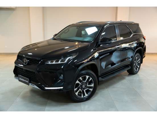 TOYOTA-HILUX SW4-2.8 D-4D TURBO DIESEL DIAMOND 7L 4X4 AUTOMÁTICO TOYOTA-HILUX SW4-2023