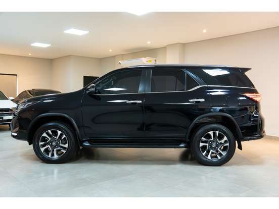 TOYOTA-HILUX SW4-2023