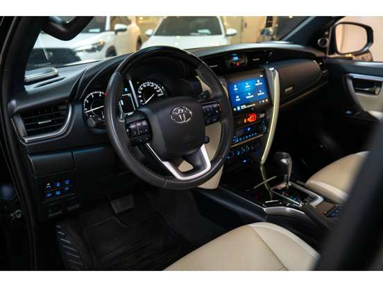 TOYOTA-HILUX SW4-2023