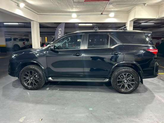 TOYOTA-HILUX SW4-2022
